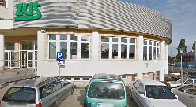 Ponad 400 osób ewakuowano z budynku Zakładu Ubezpieczeń Społecznych na szczecińskim Prawobrzeżu. ZUS nie będzie już czynny w środę.