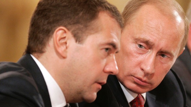 Rosja mści się na Turcji za zestrzelenie bombowca Su-24. Prezydent Rosji Władimir Putin podpisał w sobotę specjalny dekret, który przewiduje całkowite wstrzymanie ruchu bezwizowego pomiędzy Rosją a Turcją.