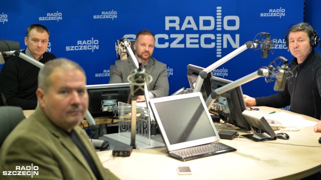 W niedzielnej Kawiarence politycznej Radia Szczecin wzięli udział szczecińscy politycy, Sławomir Nitras z Platformy Obywatelskiej, Leszek Dobrzyński z Prawa i Sprawiedliwości i Patryk Zbroja z partii.Nowoczesna.