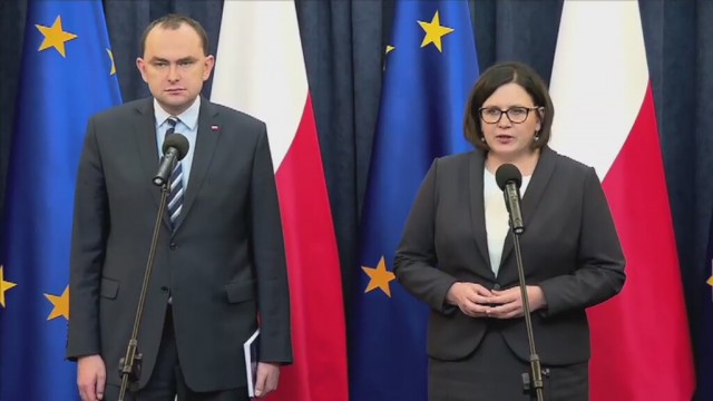 Prezydent Andrzej Duda wstrzymał się z decyzją w sprawie Trybunału Konstytucyjnego. Taki jest efekt zakończonych w Pałacu Prezydenckim konsultacji.