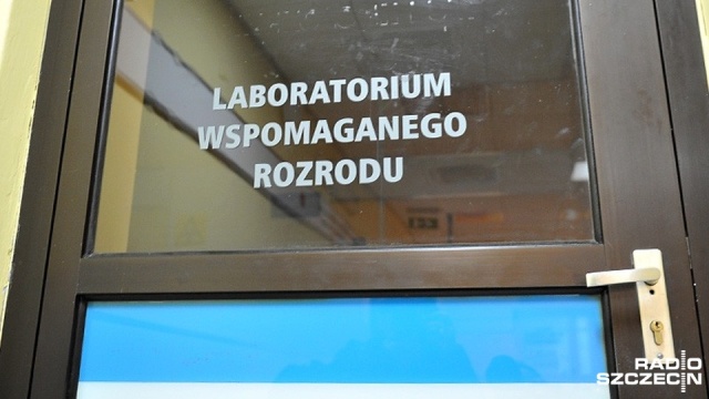 Wygaszanie programu in vitro to zła wiadomość dla pacjentów - mówił w Radiu Szczecin doktor Rafał Kurzawa z Centrum Ginekologii i Leczenia Niepłodności In Vitro Live w Szczecinie.