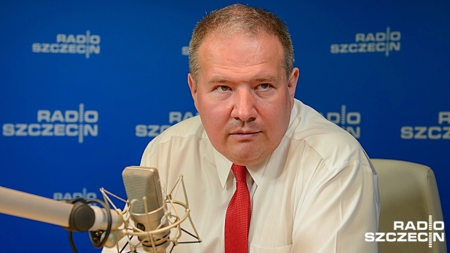 Platforma Obywatelska złamała konstytucję - w ten sposób komentuje wyrok Trybunału Konstytucyjnego poseł Prawa i Sprawiedliwości Leszek Dobrzyński. Poprzedni parlament wybrał pięciu sędziów Trybunału, mimo iż dwóm nie skończyła się jeszcze kadencja.