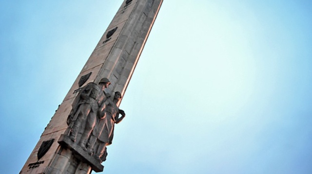 Remontu radzieckiego pomnika w centrum Szczecina nie będzie, a w najbliższych latach zostanie zlikwidowany - tak miasto odpowiada Stowarzyszeniu Kursk, które zwróciło się do Piotra Krzystka z żądaniem zadbania o Pomnik Wdzięczności dla Armii Czerwonej przy Placu Żołnierza Polskiego.