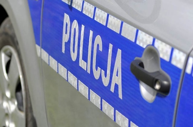 Kupił butelkę wody mineralnej, napełnił ją benzyną i podpalił drzwi wejściowe do mieszkania. Policjanci ze Świnoujścia zatrzymali podpalacza.