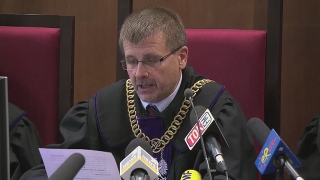 Zapadł wyrok w procesie pary nastoletnich morderców z Rakowisk w Lubelskiem. Zabójcy małżeństwa - Kamil N. i Zuzanna M. - zostali uznani winnymi zabójstwa z premedytacją. W piątek sąd skazał ich na 25 lat pozbawienia wolności.