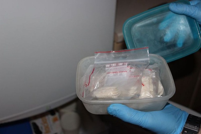 Koszalińscy policjanci zatrzymali 33-latka - miał w domu ponad kilogram narkotyków.