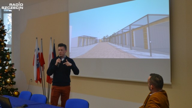 Nowe pawilony i nowe oświetlenie, miejsca postojowe i zaplecze sanitarne - tak po remoncie ma wyglądać miejskie targowisko w Kołobrzegu. We wtorek urzędnicy magistratu przedstawili handlowcom wstępne plany przebudowy.