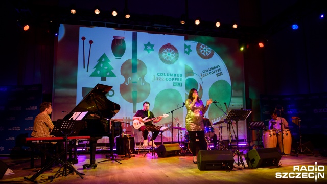 Świąteczne przeboje zabrzmiały w studiu S1 Radia Szczecin. W czwartek wieczorem odbył się tam koncert z okazji premiery płyty Columbus Jazz Coffee vol.2: Czas świąt.