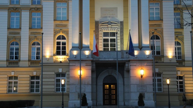 Kancelaria Premiera odmówiła opublikowania wyroku Trybunału Konstytucyjnego z 3 grudnia. Oznaczałoby to, że wyrok nie wejdzie w życie - podaje portal tvn 24.