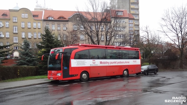 Krwiodawcy sprzeciwiają się likwidacji punktu poboru krwi w Stargardzie. Punkt Polskiego Czerwonego Krzyża przy ulicy Limanowskiego, w którym można było codziennie oddać krew, jest w remoncie. Krwiodawcy są kierowani do w specjalnego autobusu. Okazuje się, że taka sytuacja może potrwać dłużej, bo punkt poboru krwi ma być zlikwidowany.