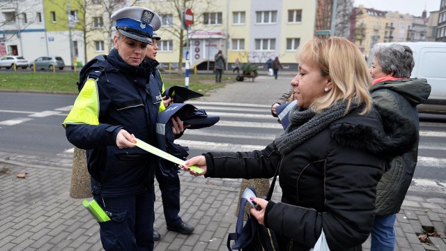 Księża będą zachęcać wiernych do noszenia odblasków. Z prośbą o taką pomoc komendant wojewódzki zachodniopomorskiej policji zwrócił się do metropolity szczecińsko-kamieńskiego abp. Andrzeja Dzięgi.