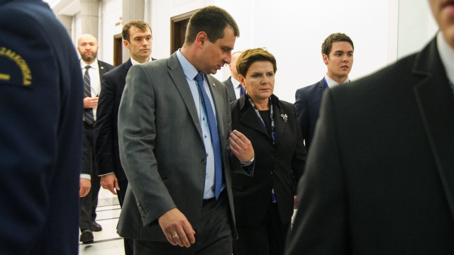 Rozbudowa gazociągu Nord Stream musi być zgodna z unijnymi przepisami dotyczącymi bezpieczeństwa energetycznego Wspólnoty - tak brzmią zapisy dokumentu końcowego szczytu Unii Europejskiej.
