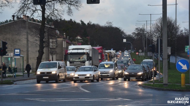 Spore korki utworzyły się w poniedziałek po południu na ulicach Szczecina.