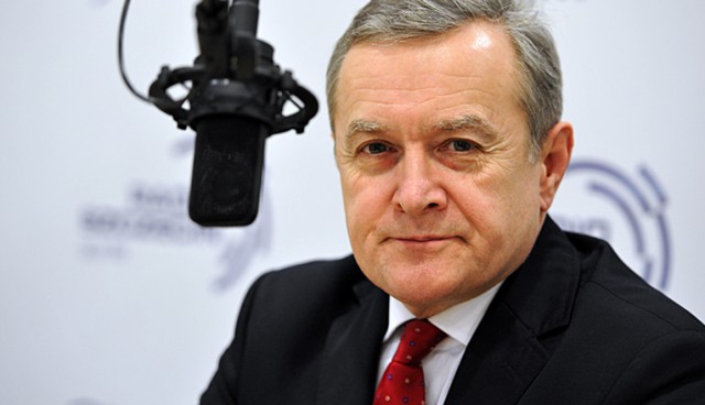 500 zł na dziecko także dla emigrantów - obiecuje wicepremier prof. Piotr Gliński. Minister kultury mówił w poniedziałek w TVN24, że ustawa 500 obejmie również dzieci emigrantów.