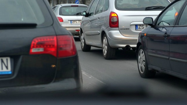 Największy korek jest w alei Bohaterów Warszawy przy Turzynie.