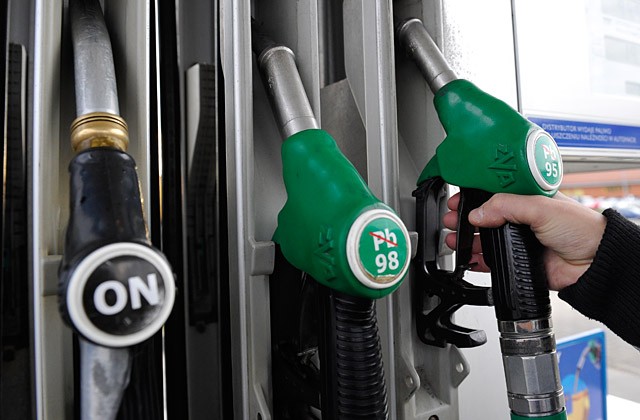 Paliwo potaniało na święta, ale w Zachodniopomorskiem jest najdroższe w Polsce - tak informuje e-petrol.