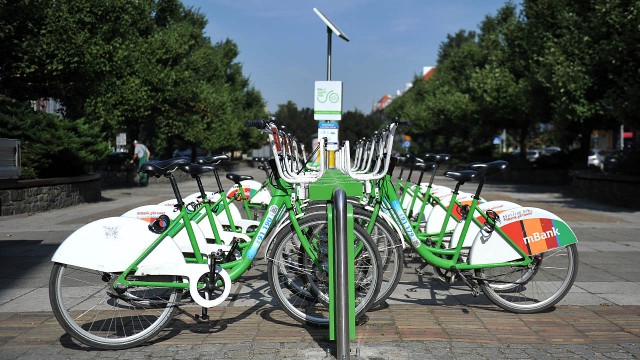 Rowerem miejskim na przystanek szybkiego tramwaju - w myśl takiej zasady będą ustawione stacje Bike_S na Prawobrzeżu Szczecina. Urzędnicy pokazali we wtorek mapy z lokalizacją nowych 45 punktów.