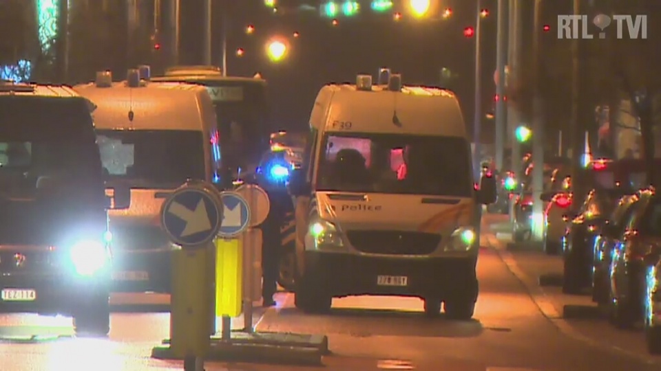 Dwie osoby zginęły, a jedna została ranna podczas policyjnej akcji antyterrorystycznej w Verviers w Belgii. Fot. BE RTL TVI/x-news