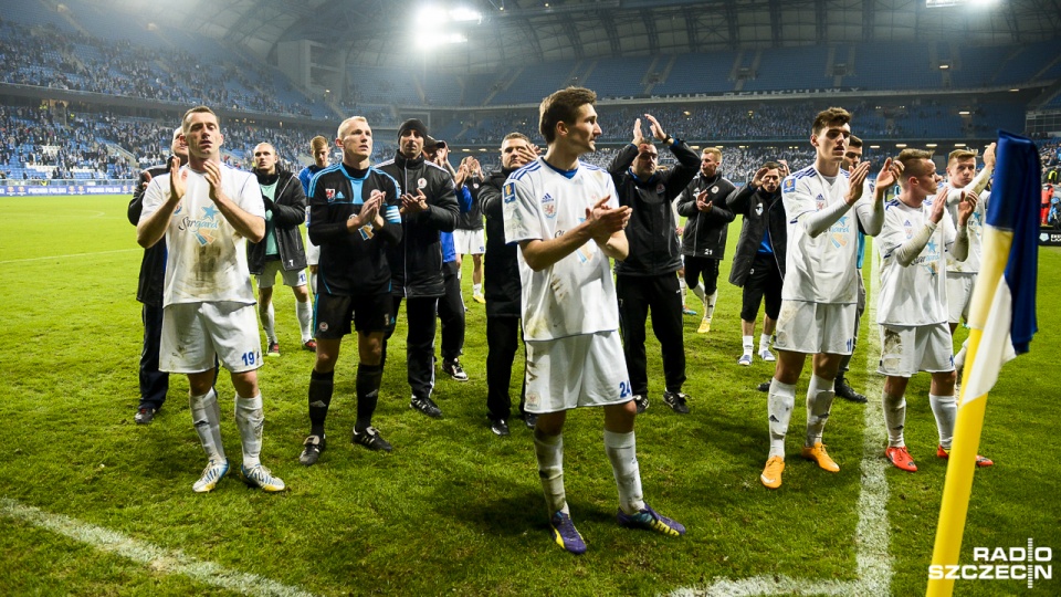 Remont stadionu, premie dla piłkarzy, a nawet większa dotacja od miasta - na takie nagrody mogą liczyć Błękitni za największy sukces w historii klubu. Fot. Jarosław Gaszyński [Radio Szczecin]