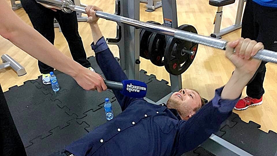Nasi prezenterzy wzięli udział w ćwiczeniach, które są codziennością dla uczestników akcji Radia Szczecin i siłowni Eurofitness "OdNowa". Fot. Agata Hawrylczuk [Radio Szczecin]