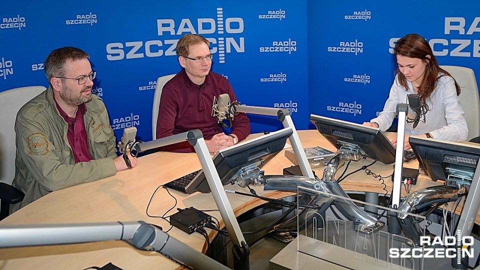 Dr hab. Łukasz Tomczak i dr hab. Krzysztof Kowalczyk byli goścmi audycji "Rozmowy pod krawatem" Radia Szczecin. Fot. Jarosław Gaszyński [Radio Szczecin/Archiwum]