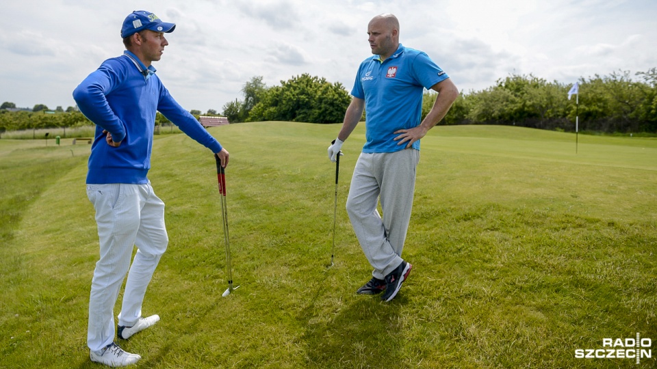 Maksymilian Sałuda, golfowy trener i Kim Rasmussen trener reprezentacji Polski w piłkę reczną kobiet. Fot. Jarosław Gaszyński [Radio Szczecin]