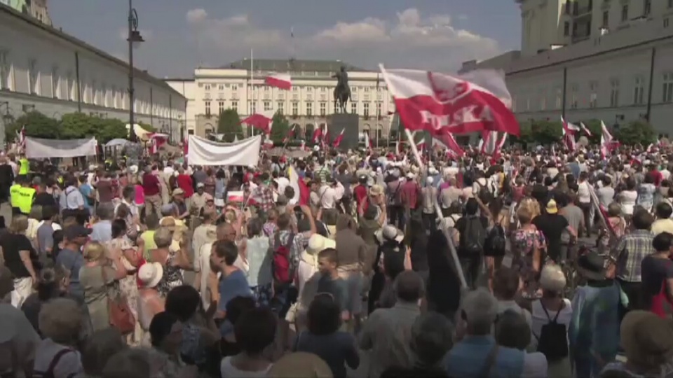 Andrzej Duda i jego żona zostali przywitani w Pałacu Prezydenckim. Fot. TVN24/x-news