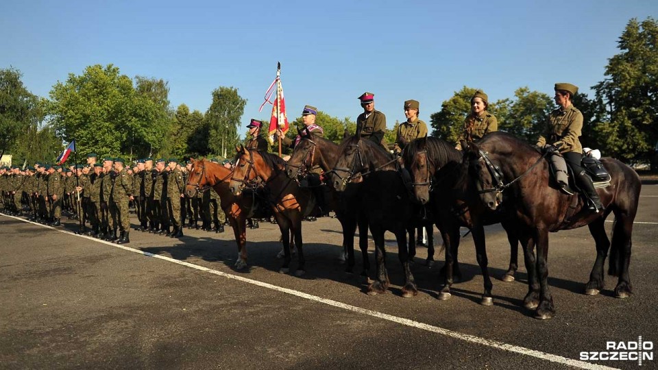 Święto Wojska Polskiego w koszarach przy ulicy Ku Słońcu w Szczecinie. Fot. Łukasz Szełemej [Radio Szczecin]