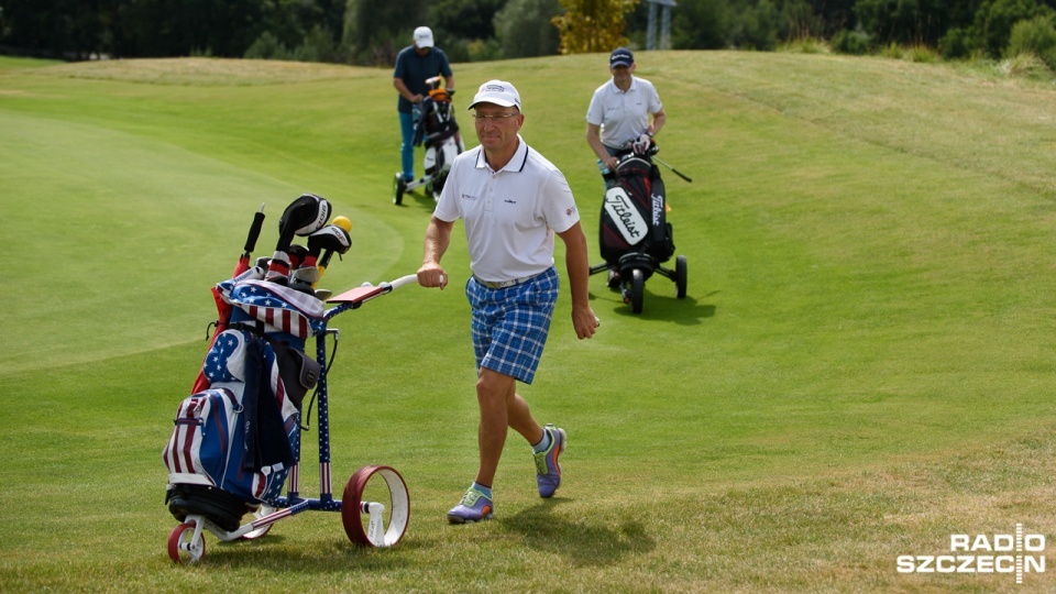 Golfiści są podzieleni na sześc grup pod względem swoich umiejętności. Najlepsi pojadą na światowy finał World Amateur Golfers Championship w Turcji. Fot. Konrad Nowak [Radio Szczecin]