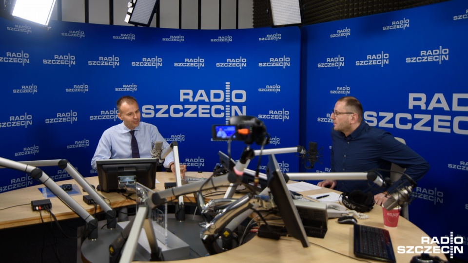 Norbert Obrycki był gościem Tomasza Chacińskiego w audycji "Rozmowy pod Krawatem". Fot. Konrad Nowak [Radio Szczecin]