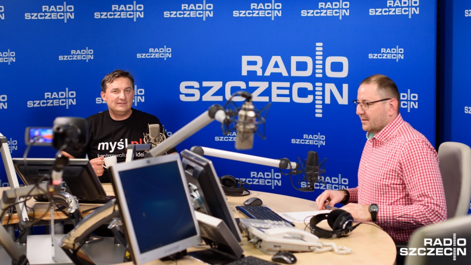 Sylwester Chruszcz był gościem Tomasza Chacińskiego w audycji "Rozmowy pod Krawatem". Fot. Konrad Nowak [Radio Szczecin]