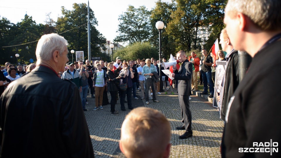 - Jako Polacy nie wyrażamy zgody na to, co proponuje nam prezydent Krzystek, premier Ewa Kopacz i i inne ośrodki decyzyjna, z Berlinem i Brukselą na czele. Fot. Konrad Nowak [Radio Szczecin]