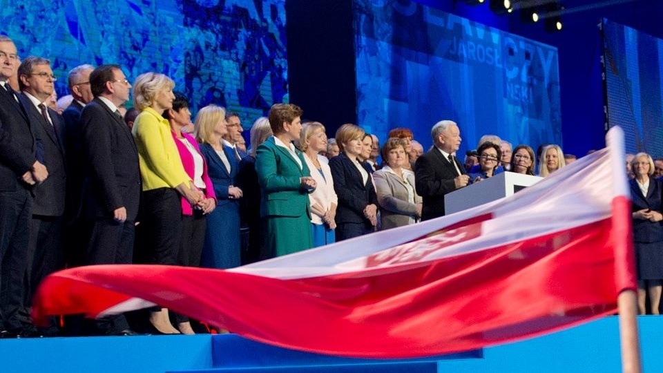 Teraz nie myślimy o odwecie, a o pracy dla Polski - prezes Prawa i Sprawiedliwości Jarosław Kaczyński w tych słowach rozpoczął konwencję wyborczą partii, która zaczęła się w stolicy. Fot. www.facebook.com/pisorgpl