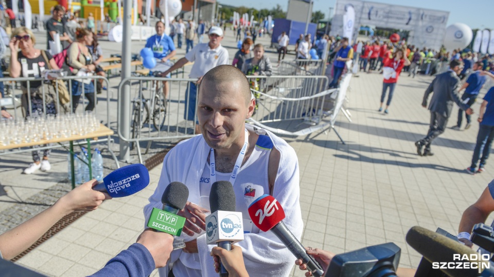 Bartosz Jurgiewicz pokonał trasę w dwie godziny, 36 minut i 52 sekundy. Fot. Jarosław Gaszyński [Radio Szczecin]