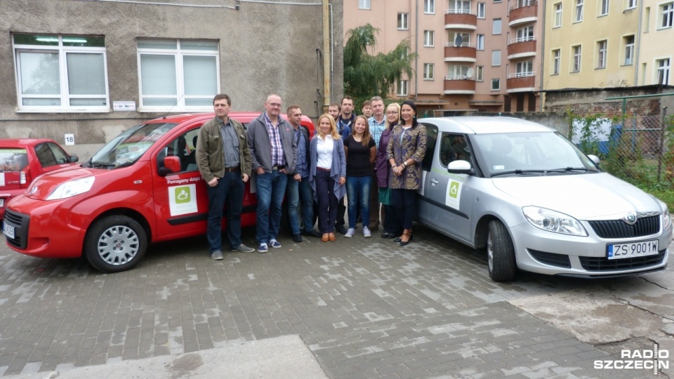 Pieniądze na sprzęt i dwa samochody dla hospicjum zebrano głównie dzięki szczecinianom. Fot. Elżbieta Bielecka [Radio Szczecin]