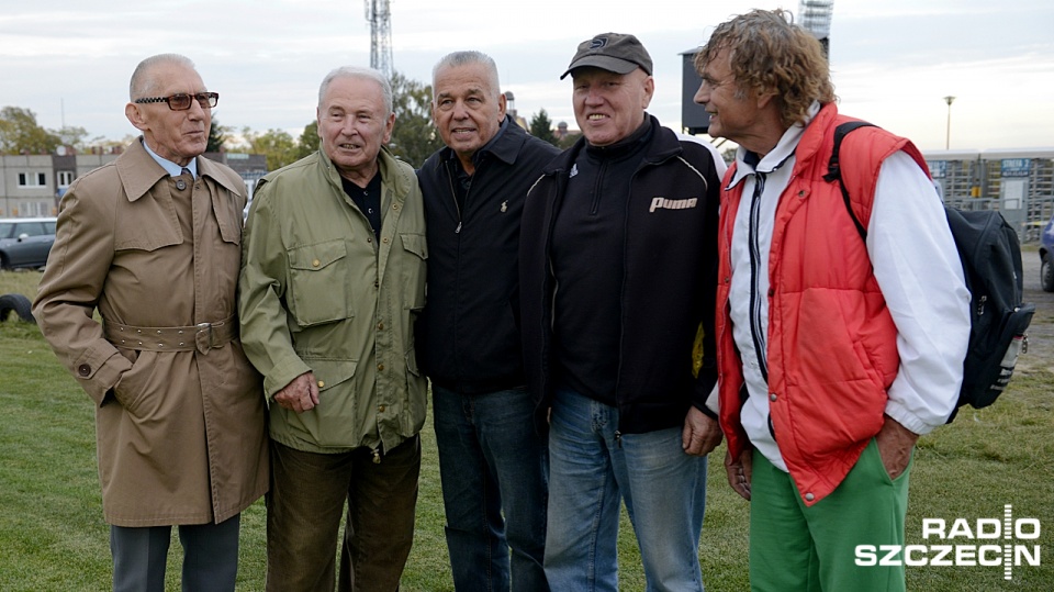 Byli piłkarze szczecińskich klubów Pogoni, Stali Stocznia, Arkonii i Czarnych ponownie wystąpili na boisku. Fot. Jarosław Gaszyński [Radio Szczecin]