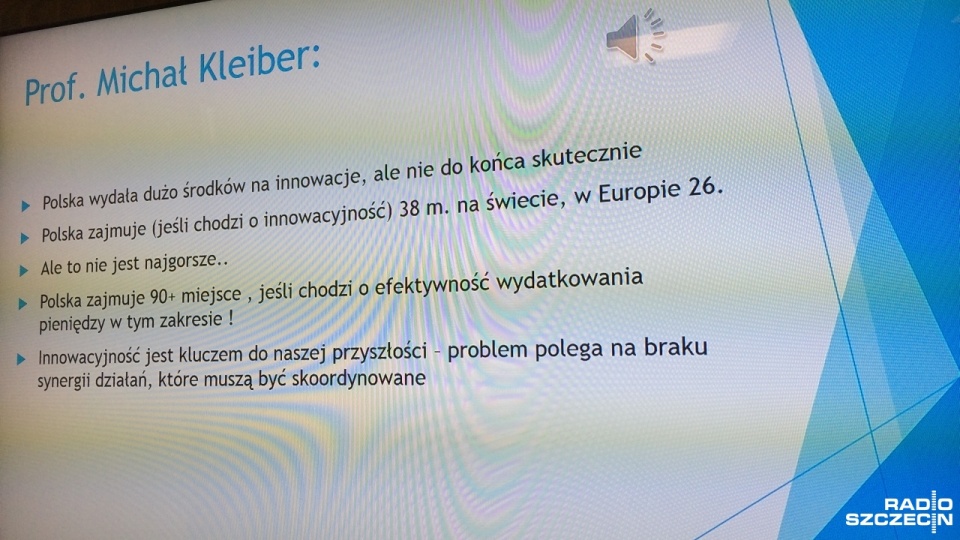 Radni wysłuchali Michała Twardochleba z ZUT-u, który wrócił ze szkolenia w Cambridge. Fot. Andrzej Kutys [Radio Szczecin]