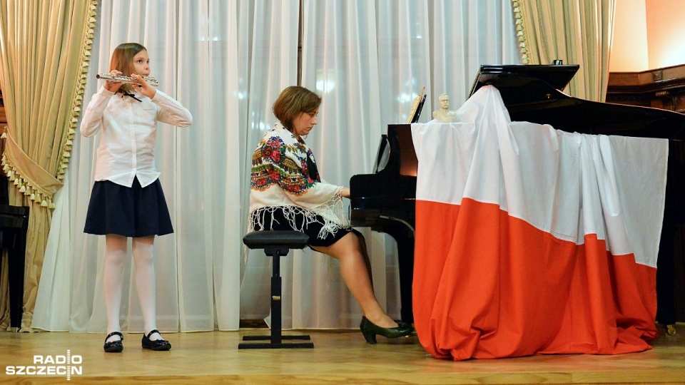 Koncert pieśni patriotycznych w ramach akcji pomocy Polakom mieszkającym na Litwie. Fot. Łukasz Szełemej [Radio Szczecin]