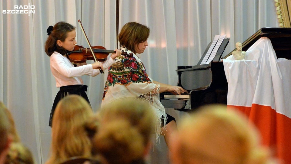 Koncert pieśni patriotycznych w ramach akcji pomocy Polakom mieszkającym na Litwie. Fot. Łukasz Szełemej [Radio Szczecin]