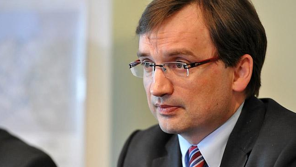 Minister sprawiedliwości i prokurator generalny Zbigniew Ziobro powiedział, że jego resort rozszerzył działanie systemu dozoru elektronicznego. Zmiany dotyczą zarówno legislacji, jak i możliwości technicznych.