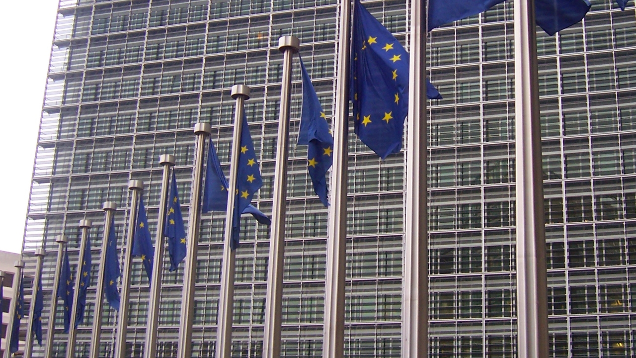 Komisja Europejska otrzymała list od europosłów w sprawie działań Gazpromu, ale nie odpowiada, czy rozpocznie śledztwo.