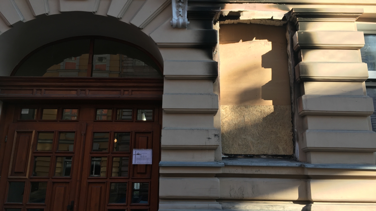 Po tym jak 77-latek który podpalił mieszkanie, a w pożarze zginął jego syn, trafił do aresztu, a sąsiedzi odetchnęli z ulgą. Do tragedii doszło w szczecińskim Śródmieściu.