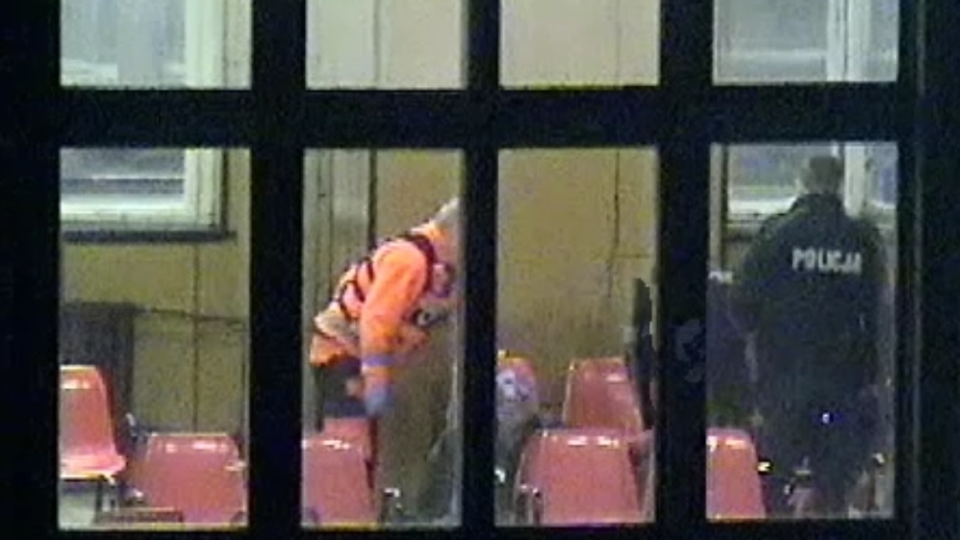 Komendant Powiatowy zwolnił funkcjonariusza za to, że wypuścił dwóch przestępców.
