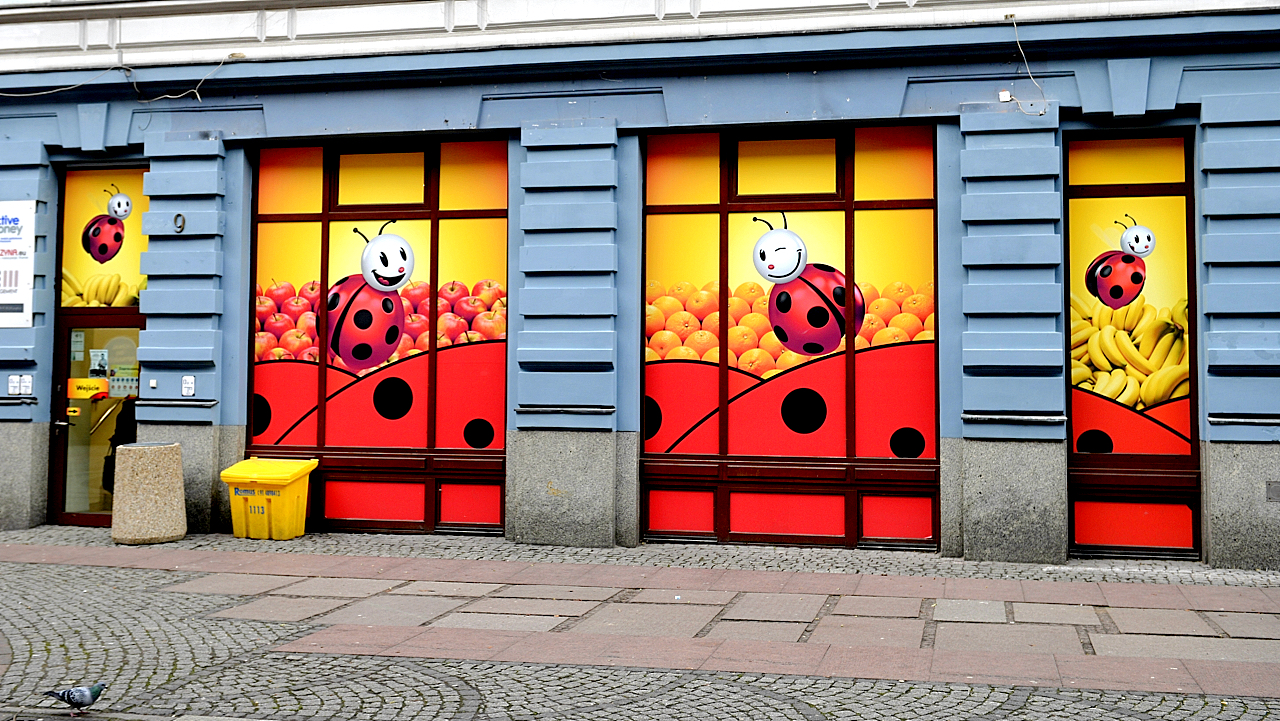 Pracownicy sklepów Biedronka rozpoczęli referendum strajkowe. Domagają się zwiększenia zatrudnienia w placówkach handlowych i odciążenia obecnie zatrudnionych.