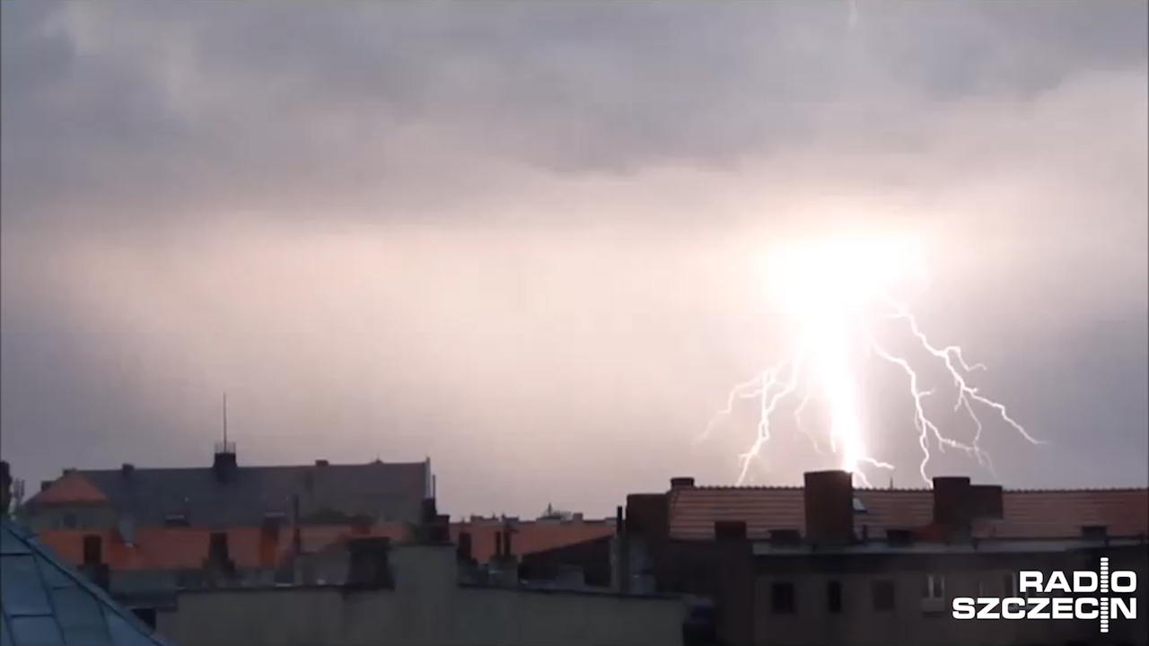Czekają nas burze, gradobicia i ulewy. Ostrzeżenia meteorologiczne wydało Wojewódzkie Centrum Zarządzania Kryzysowego w Szczecinie.