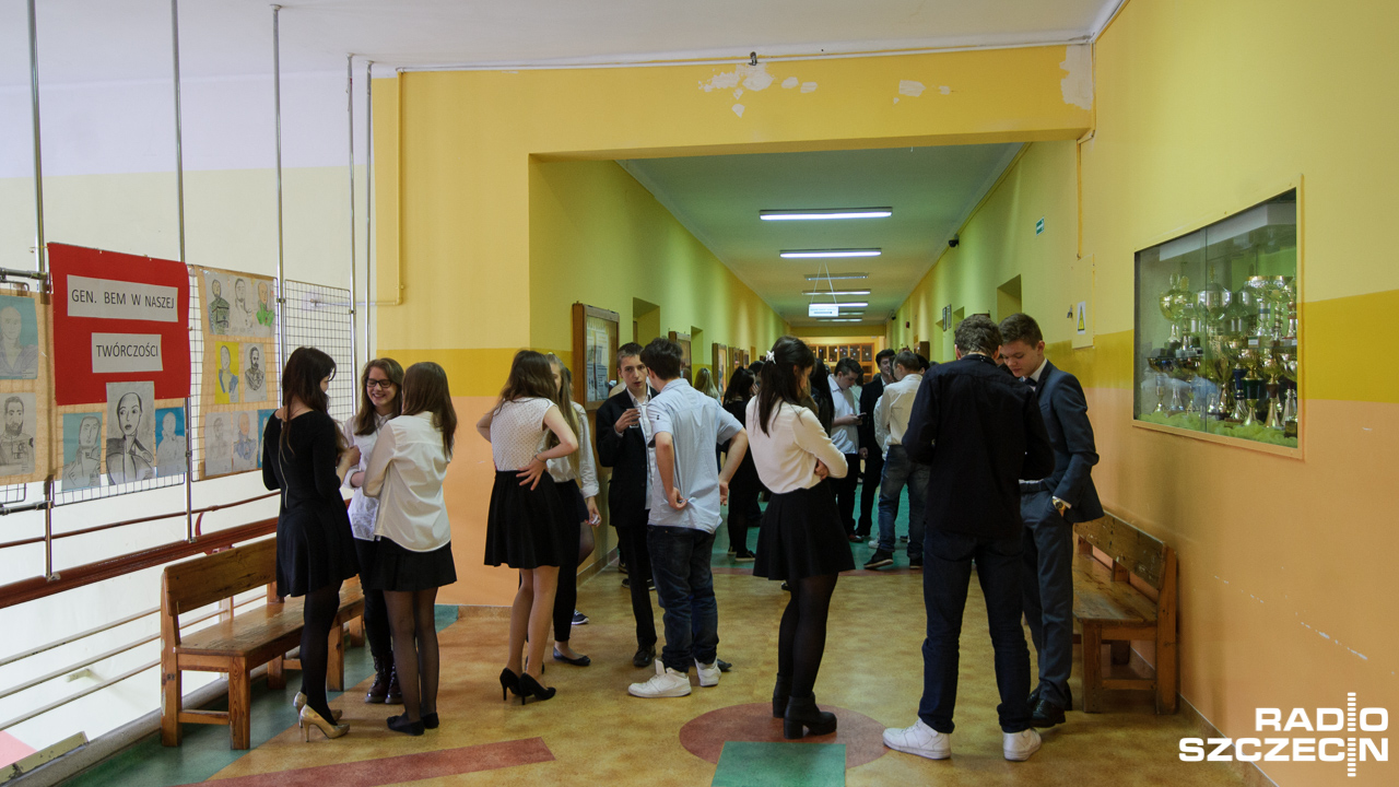 Wygaszanie gimnazjów, powrót do 4-letniego liceum i szkoły branżowe zamiast zawodówek - szczegóły planowanej reformy oświaty przedstawiła w Toruniu minister edukacji Anna Zalewska.