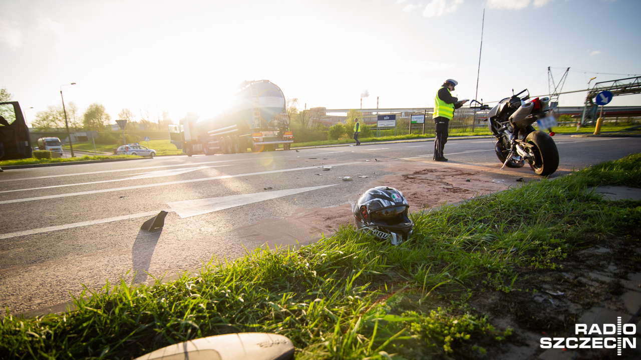 Rośnie liczba wypadków z udziałem motocyklistów w Polsce. Tylko w ubiegłym roku zginęło 232 kierujących jednośladami oraz 12 ich pasażerów. Z kolei dwa lata temu w wypadkach zginęło 225 osób.