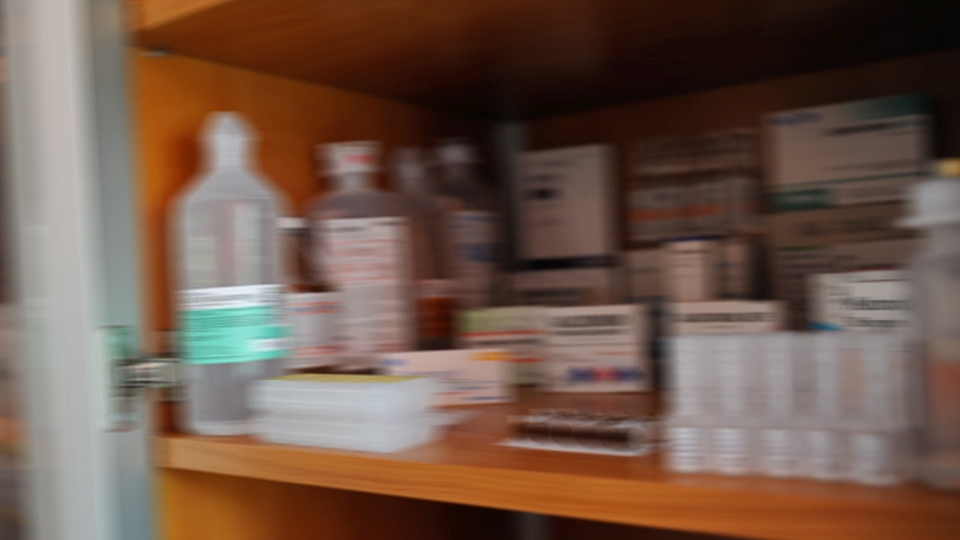 Główny Inspektor Farmaceutyczny podjął decyzję o wycofaniu z obrotu na terenie całego kraju serii leku na kaszel Pulneo. Chodzi o roztwór kropli doustnych 25 miligramówmillilitr, butelka 30 mililitrów, numer serii: 01AF1216, data ważności: 12.2019.