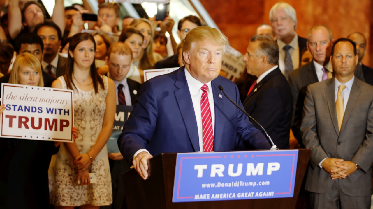 Sztab wyborczy Donalda Trumpa odmawia przyznania prasowych akredytacji nieprzyjaznym miliarderowi redakcjom. Republikański kandydat na prezydenta stworzył czarną listę mediów, których przedstawicieli nie chce widzieć na organizowanych przez siebie imprezach, konferencjach czy wyborczych wiecach.