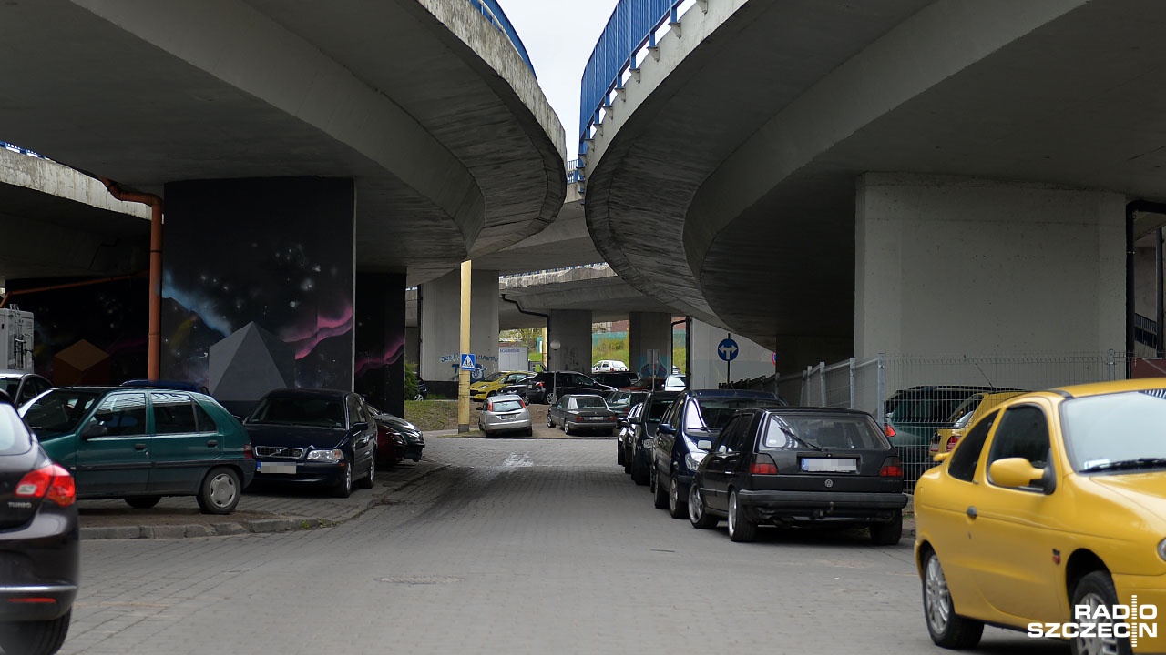 Nie będzie już możliwości zastawiania dróg, ani parkowania na trawnikach. Na wiosek Rady Osiedla Stare Miasto powstaną tam nowe parkingi.